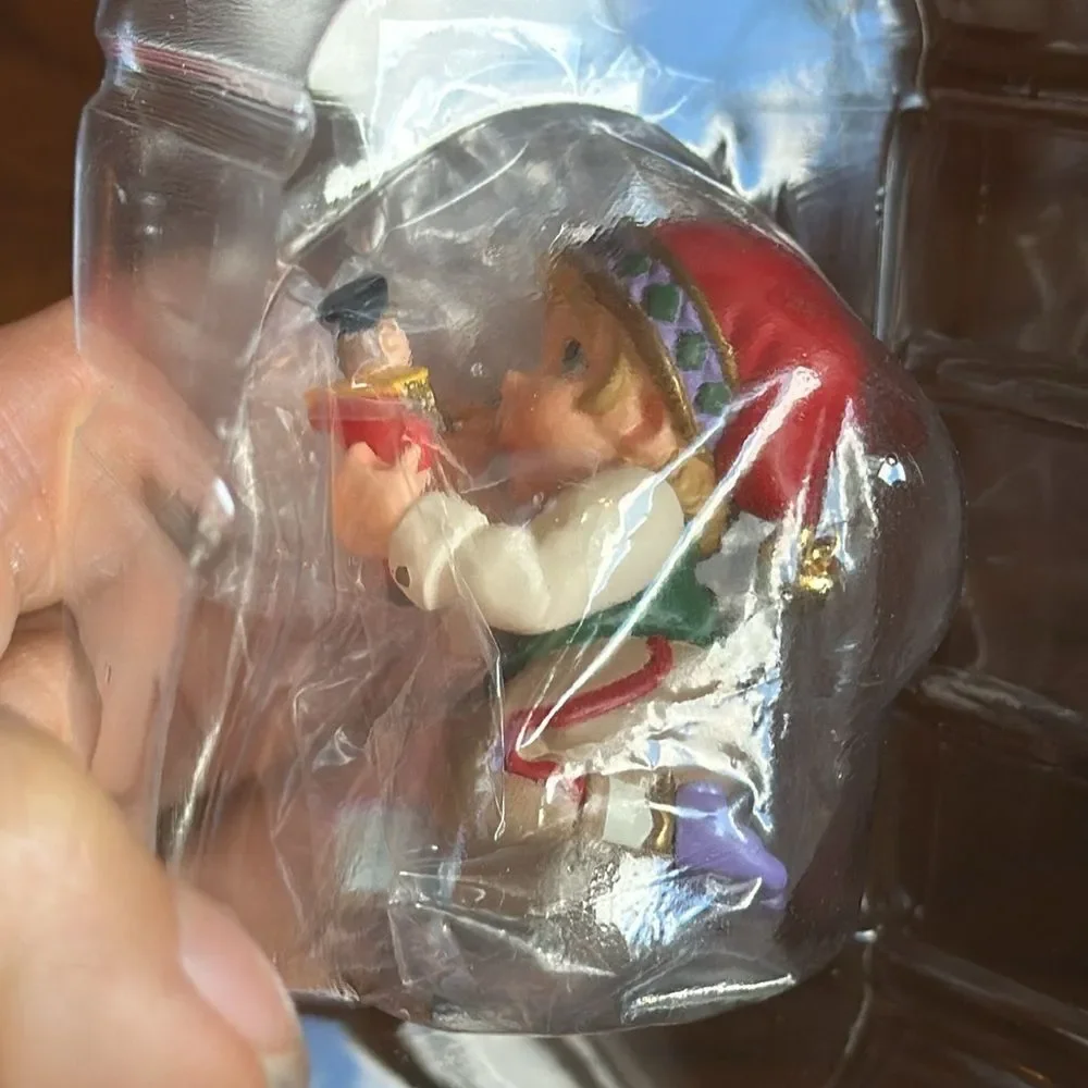 Vintage 1999 new in box Hallmark‎ Arctic Artist Keepsake Ornament